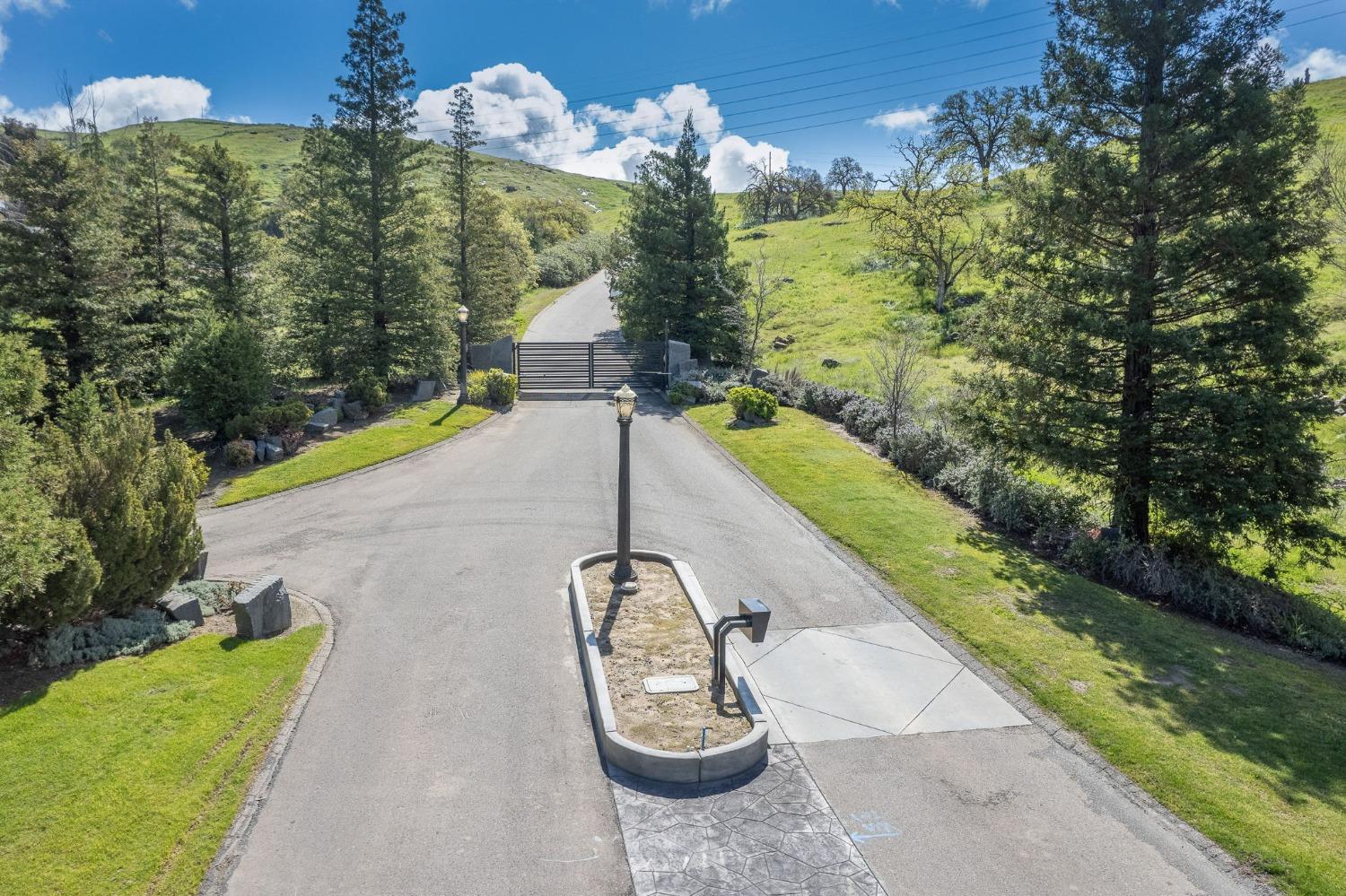 5 Summit Mountain Road, Clovis, CA 93619