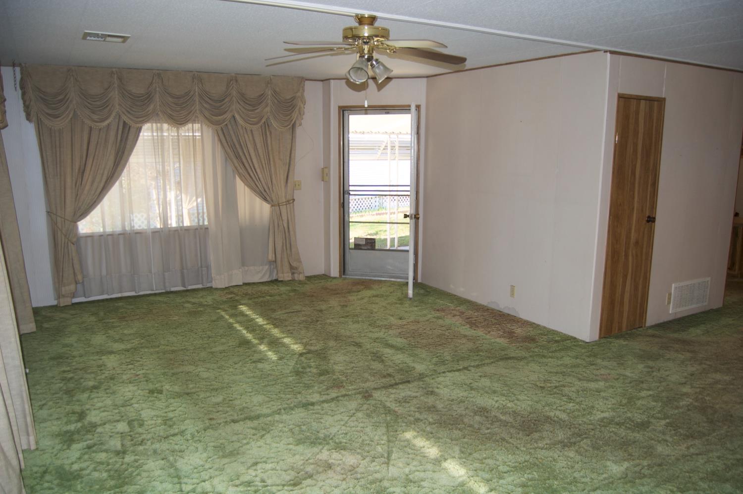 1701 Dinuba Ave, Selma, CA 93662