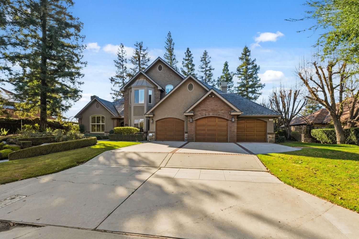 195 W Riverridge Ave, Fresno, CA 93711