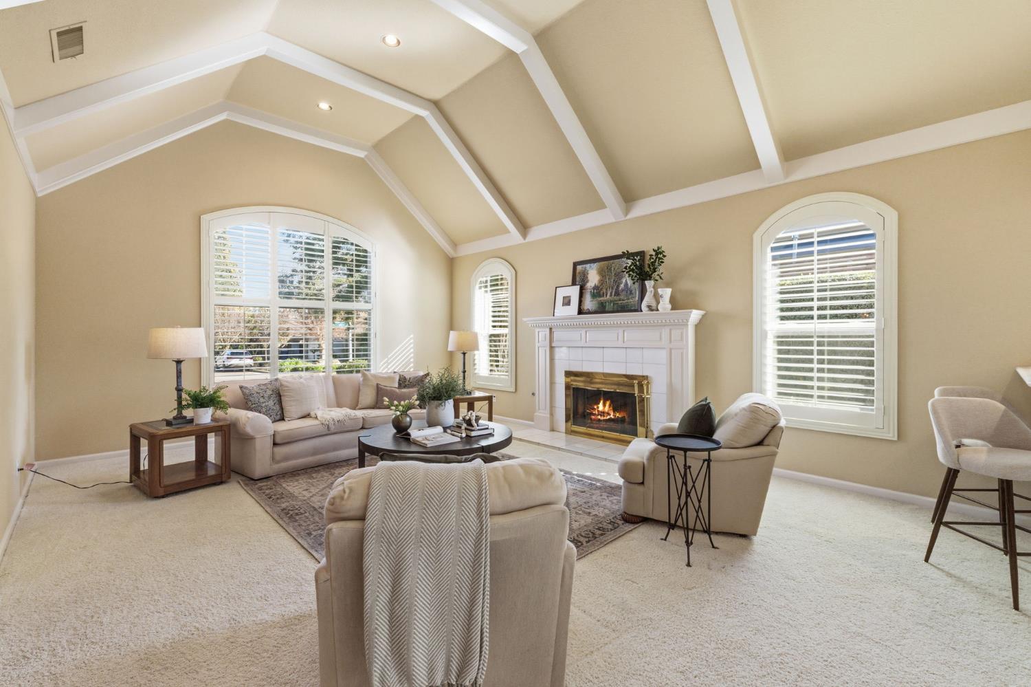 195 W Riverridge Ave, Fresno, CA 93711