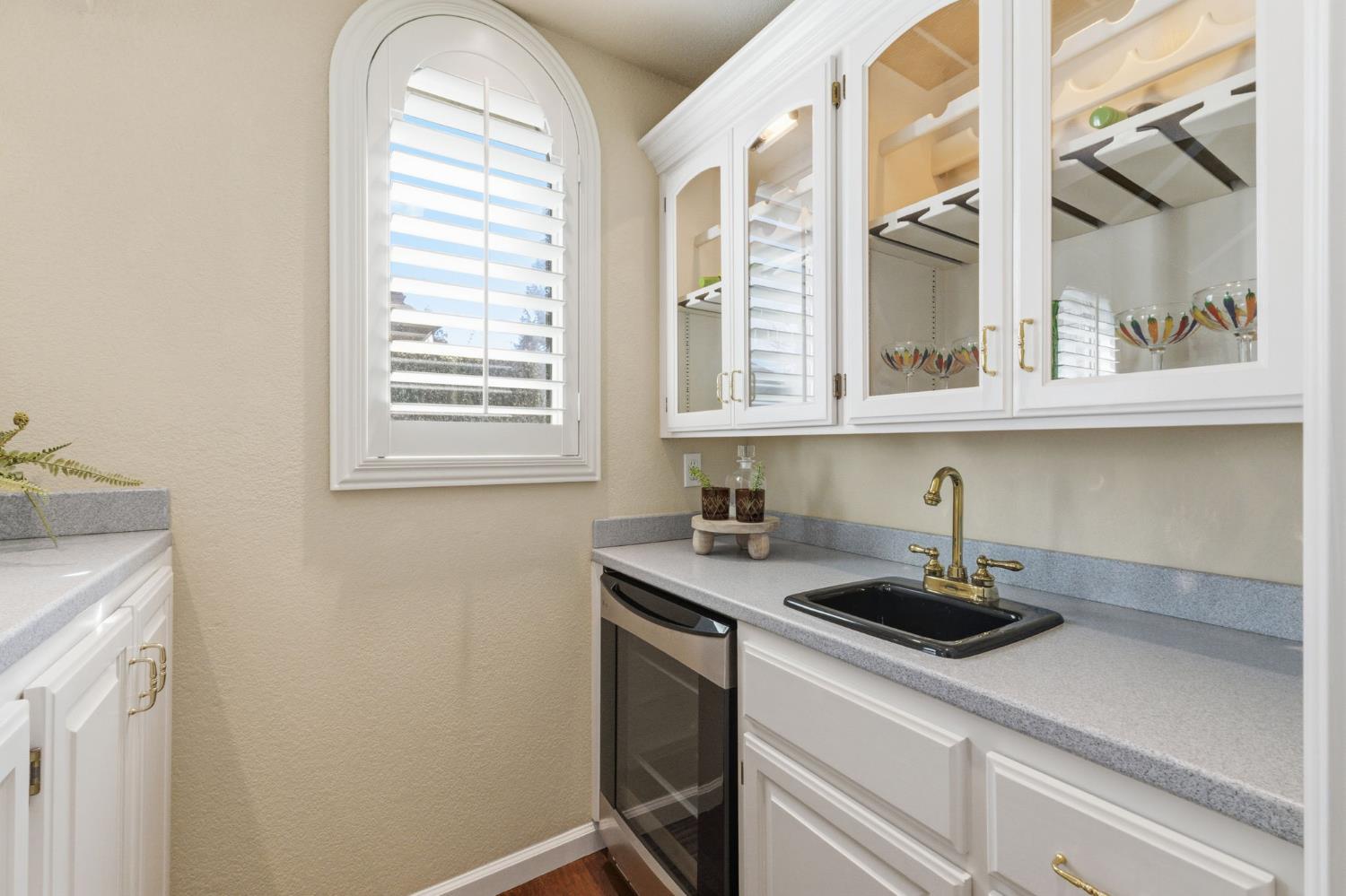 195 W Riverridge Ave, Fresno, CA 93711