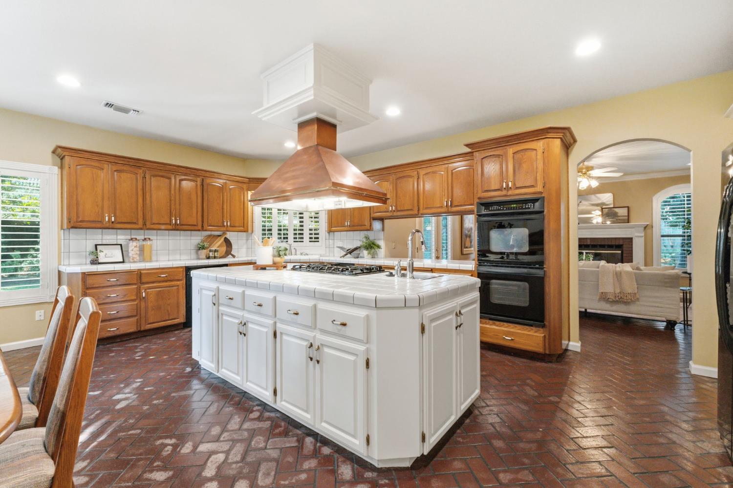 195 W Riverridge Ave, Fresno, CA 93711