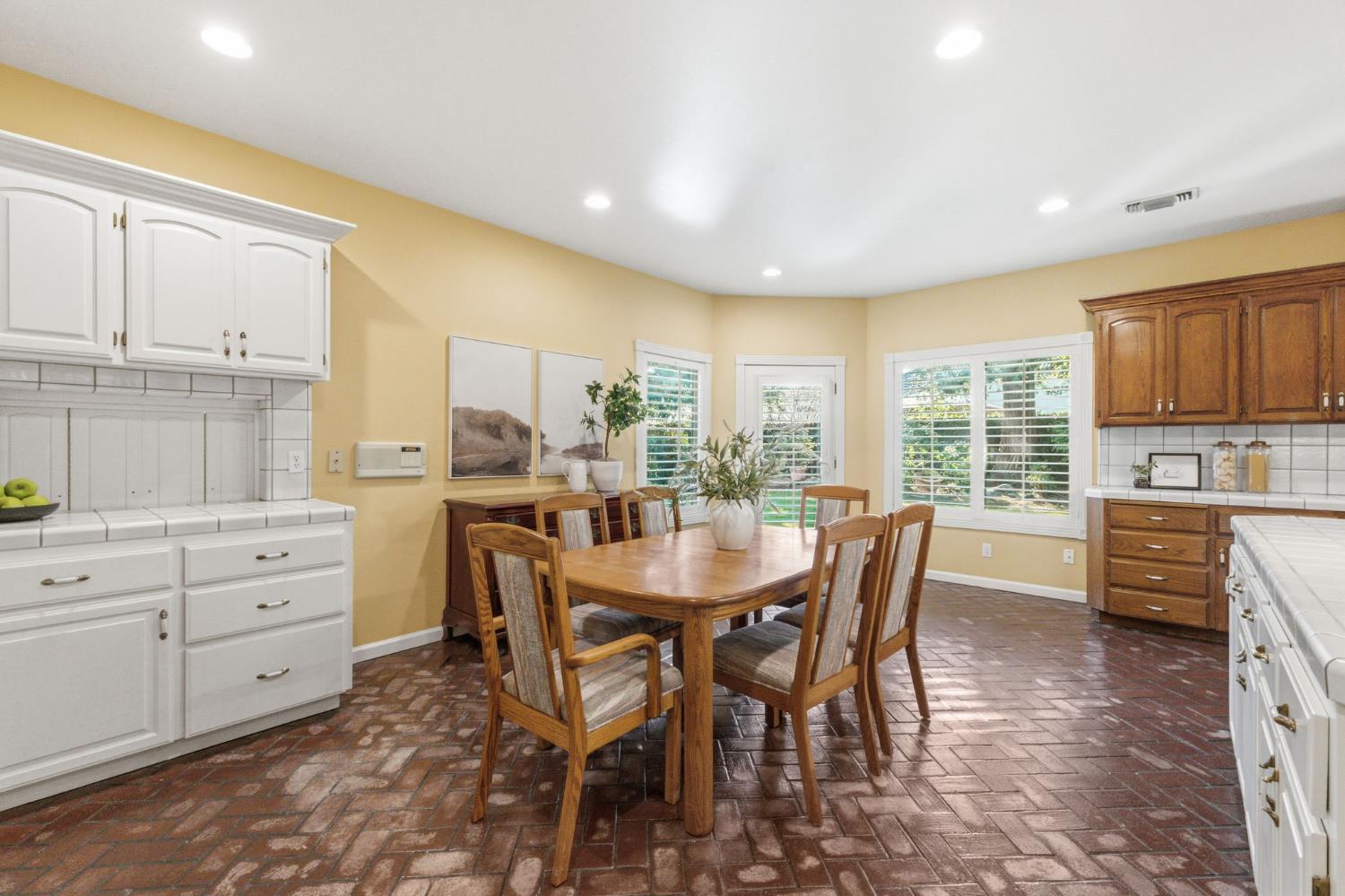 195 W Riverridge Ave, Fresno, CA 93711