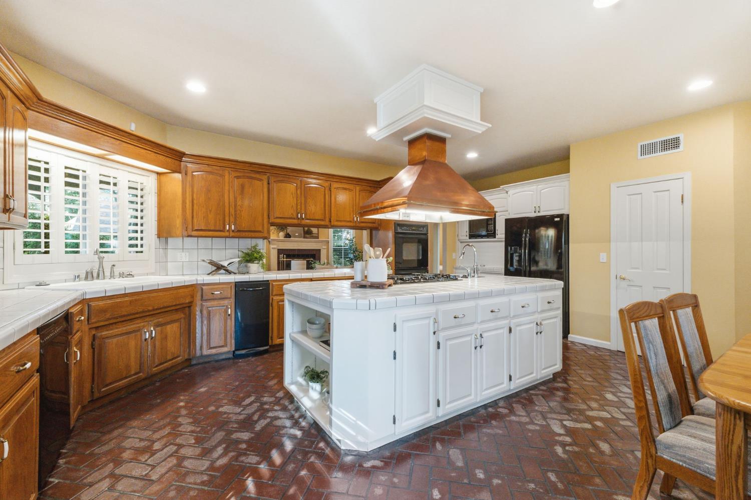 195 W Riverridge Ave, Fresno, CA 93711