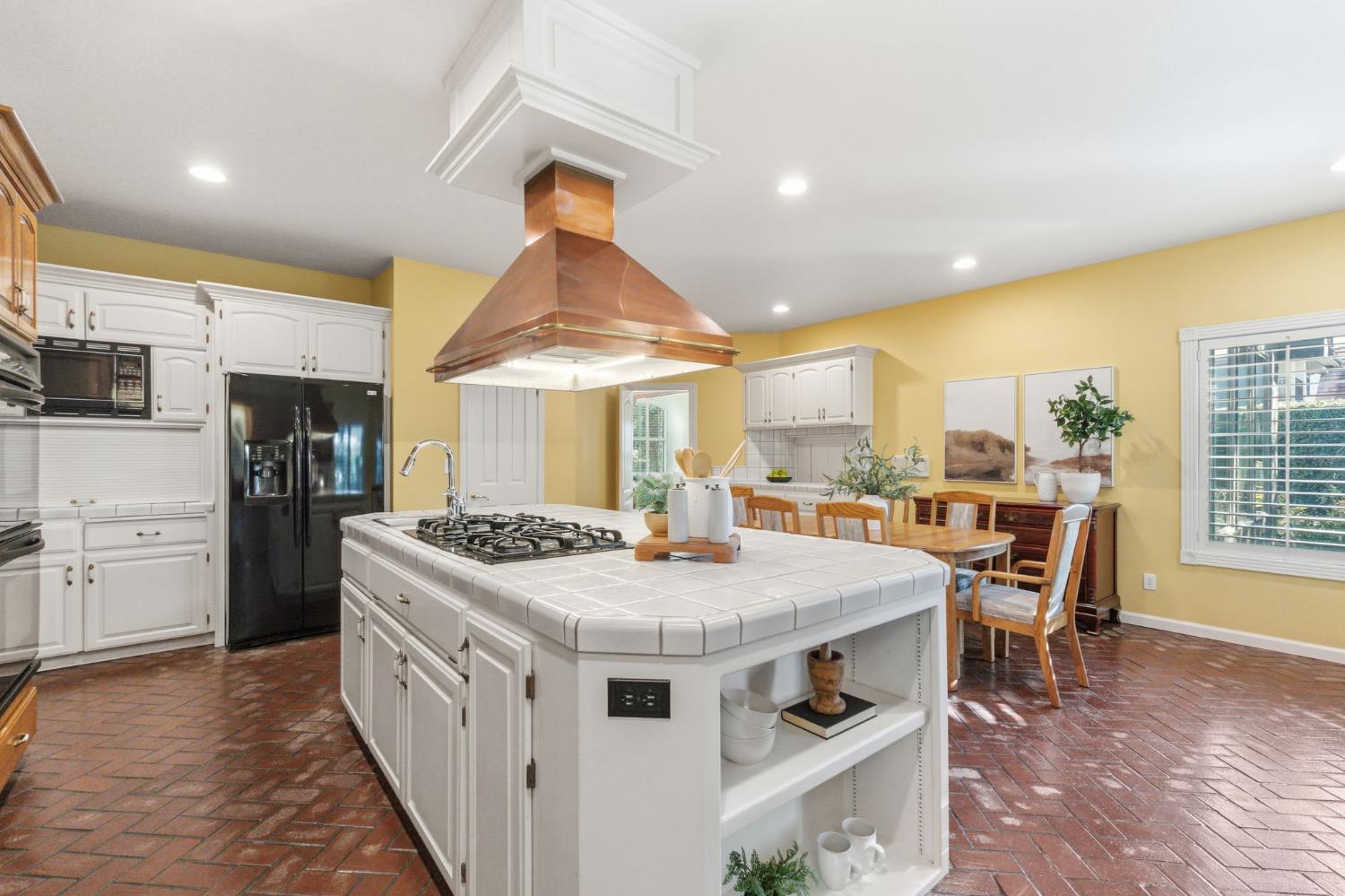 195 W Riverridge Ave, Fresno, CA 93711