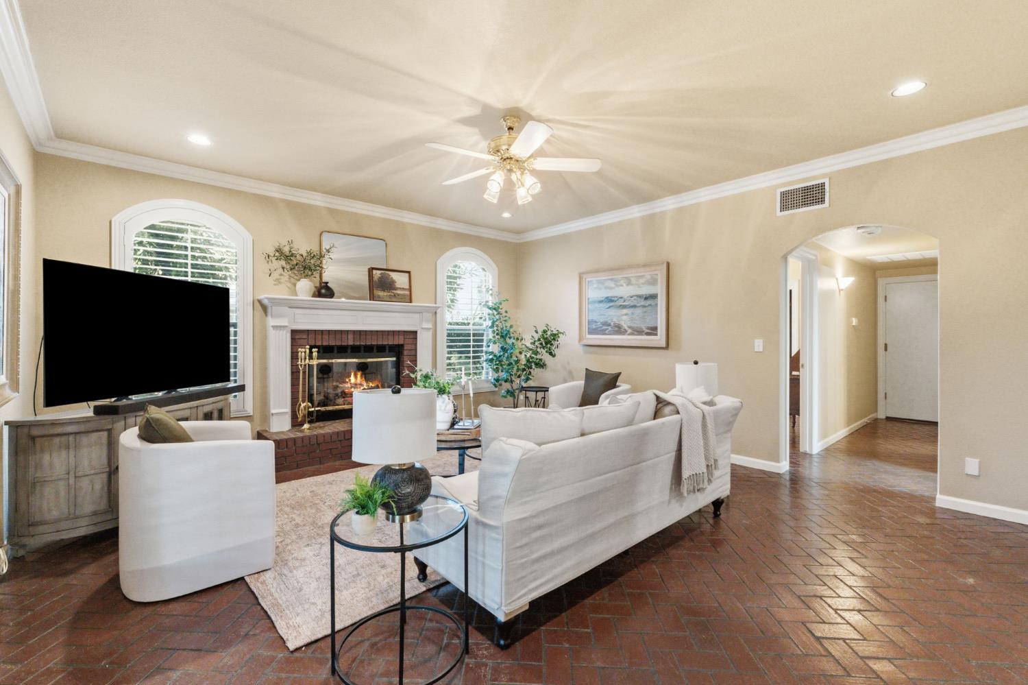 195 W Riverridge Ave, Fresno, CA 93711