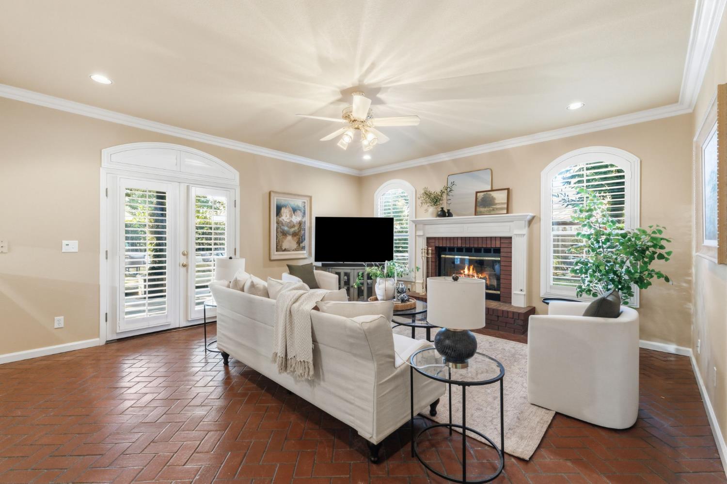 195 W Riverridge Ave, Fresno, CA 93711