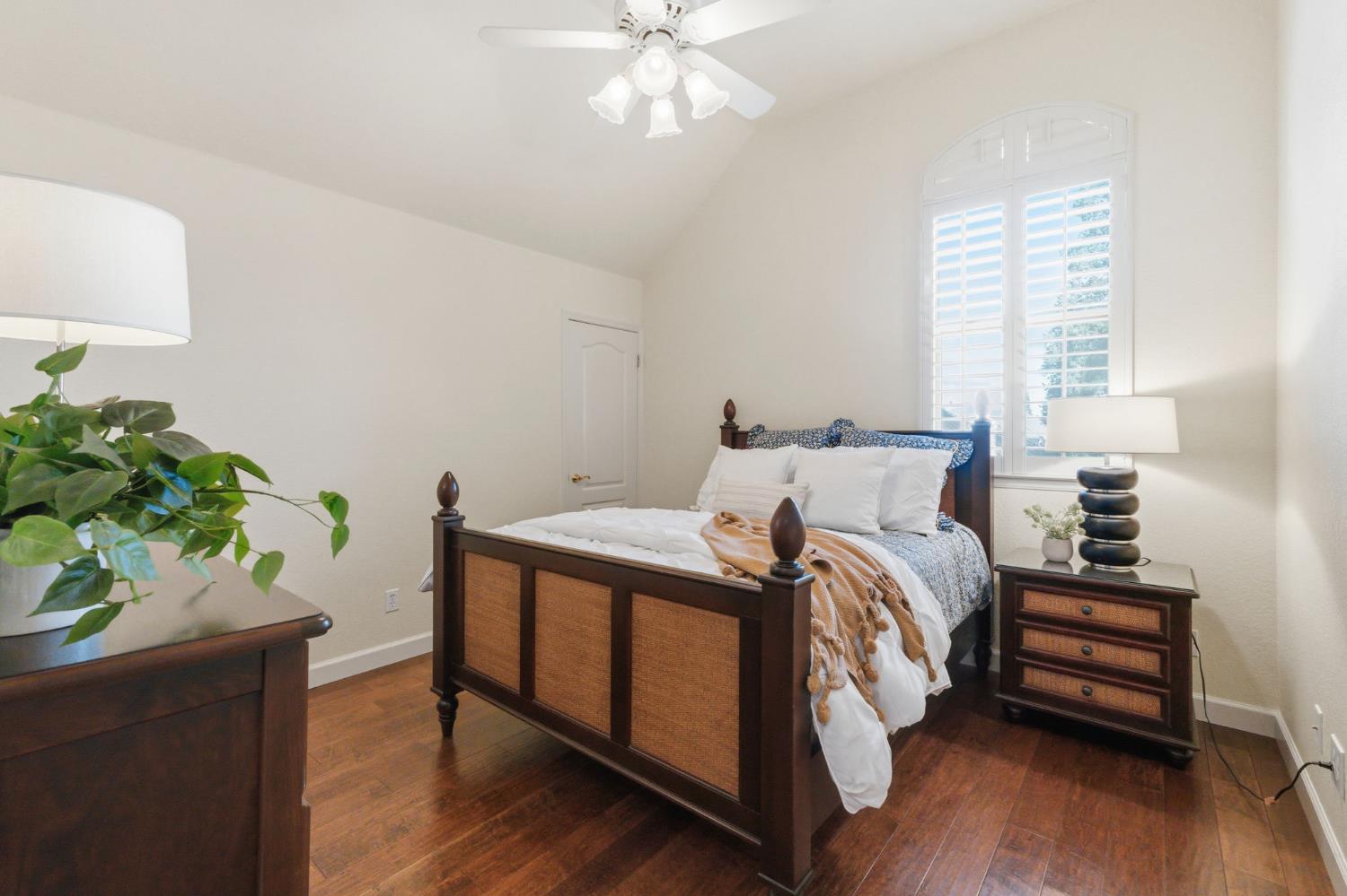 195 W Riverridge Ave, Fresno, CA 93711