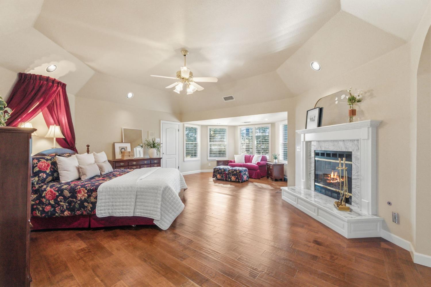 195 W Riverridge Ave, Fresno, CA 93711