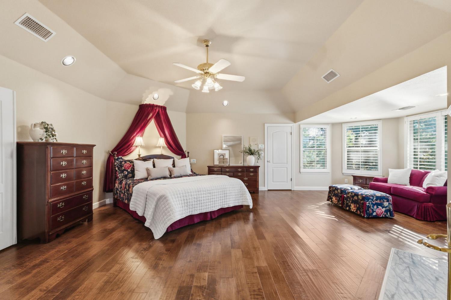 195 W Riverridge Ave, Fresno, CA 93711