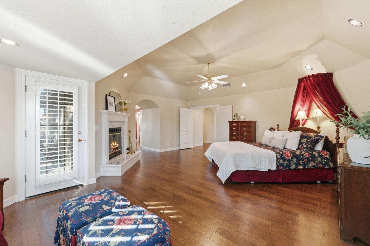 195 W Riverridge Ave, Fresno, CA 93711