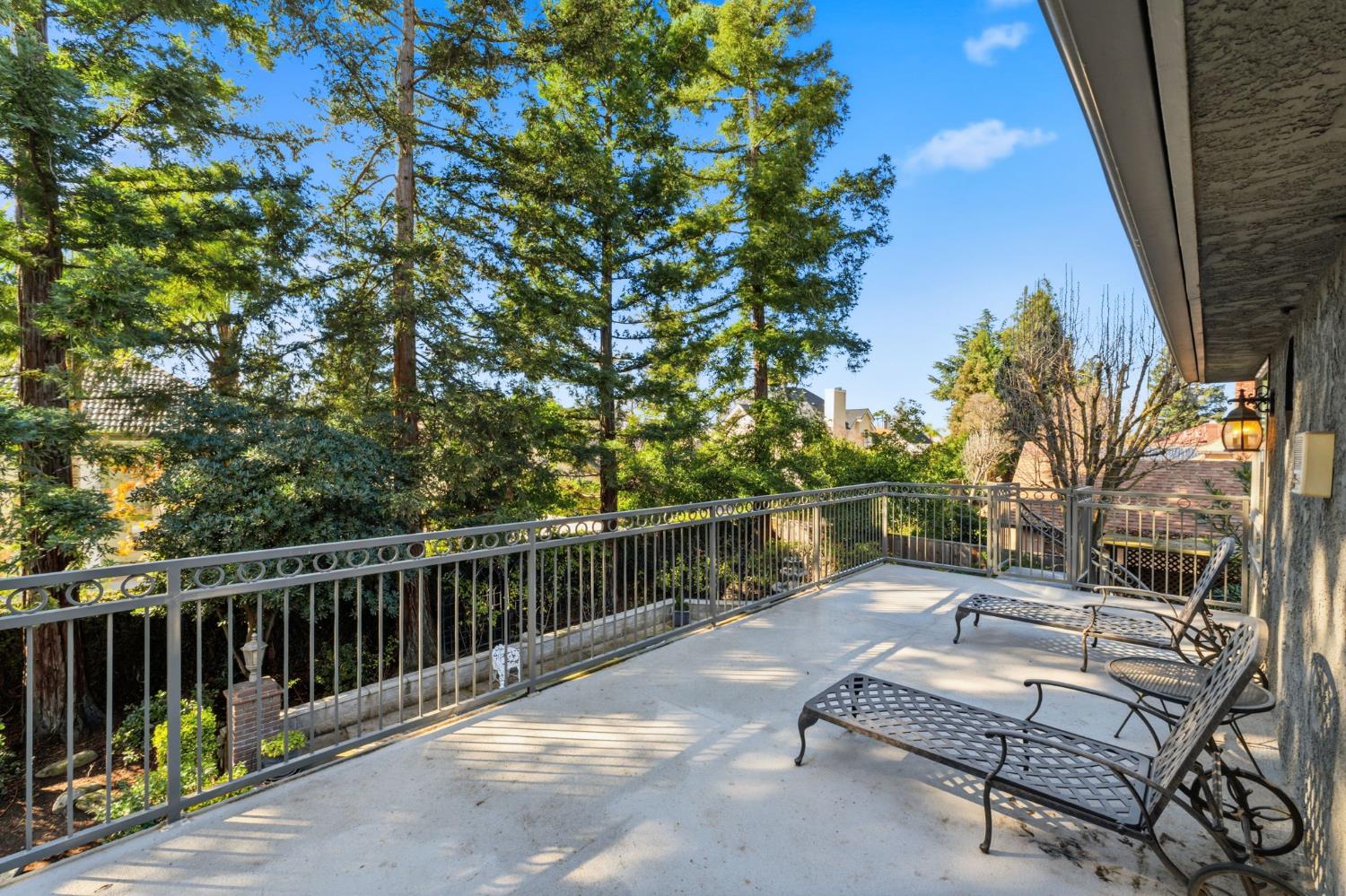 195 W Riverridge Ave, Fresno, CA 93711