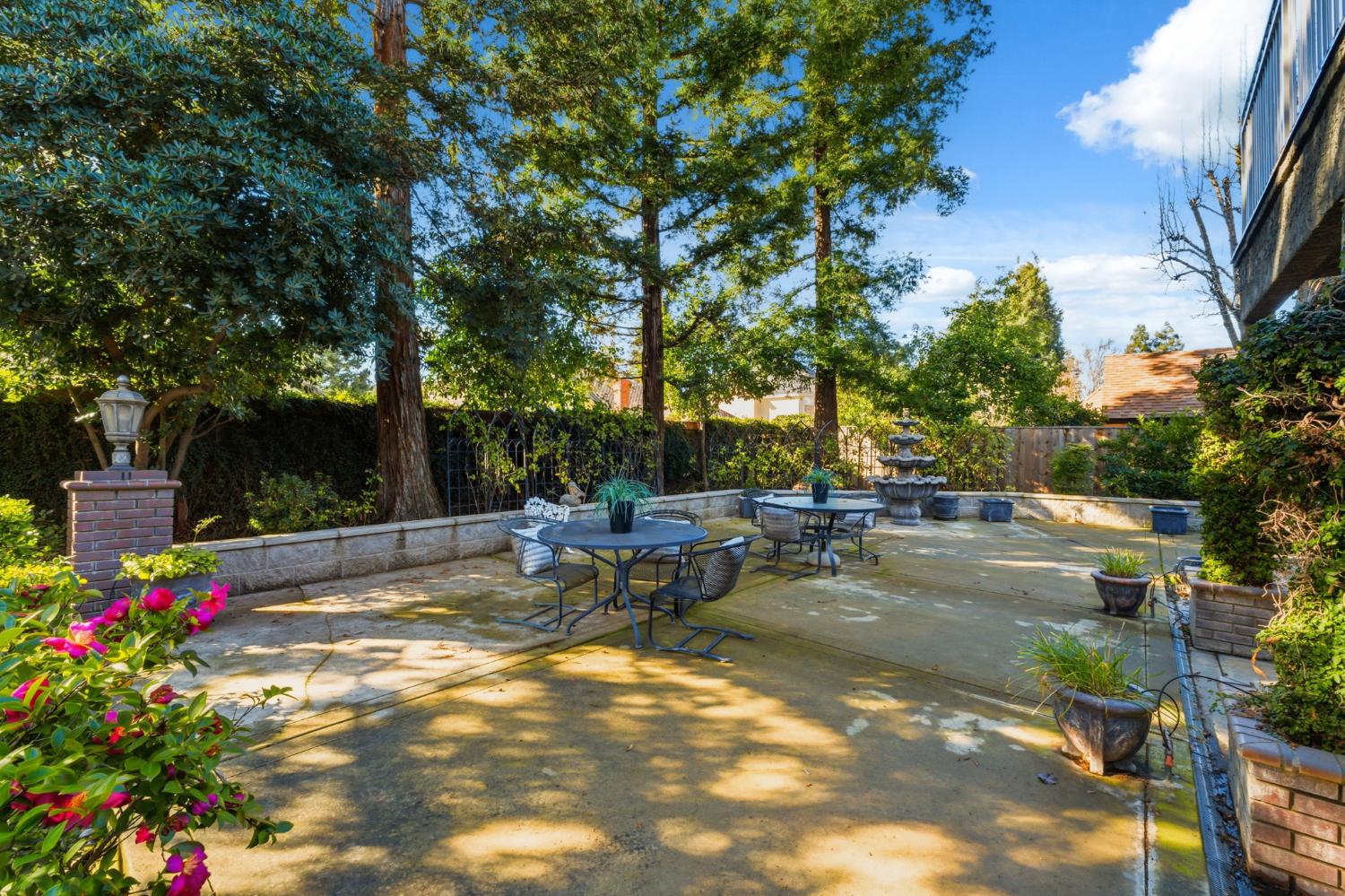 195 W Riverridge Ave, Fresno, CA 93711