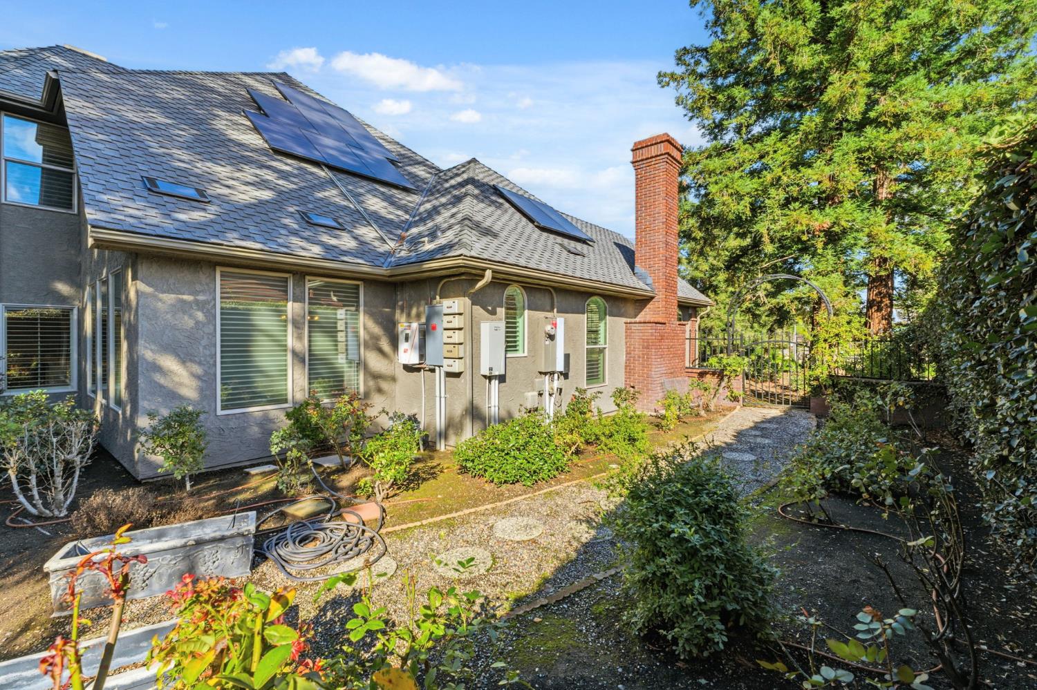 195 W Riverridge Ave, Fresno, CA 93711