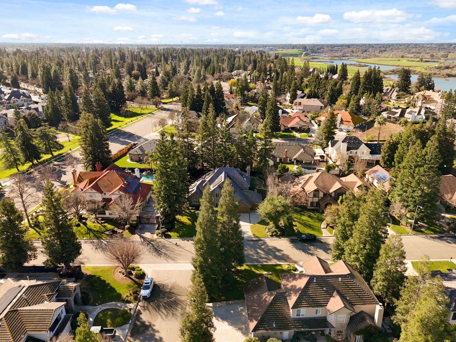 195 W Riverridge Ave, Fresno, CA 93711