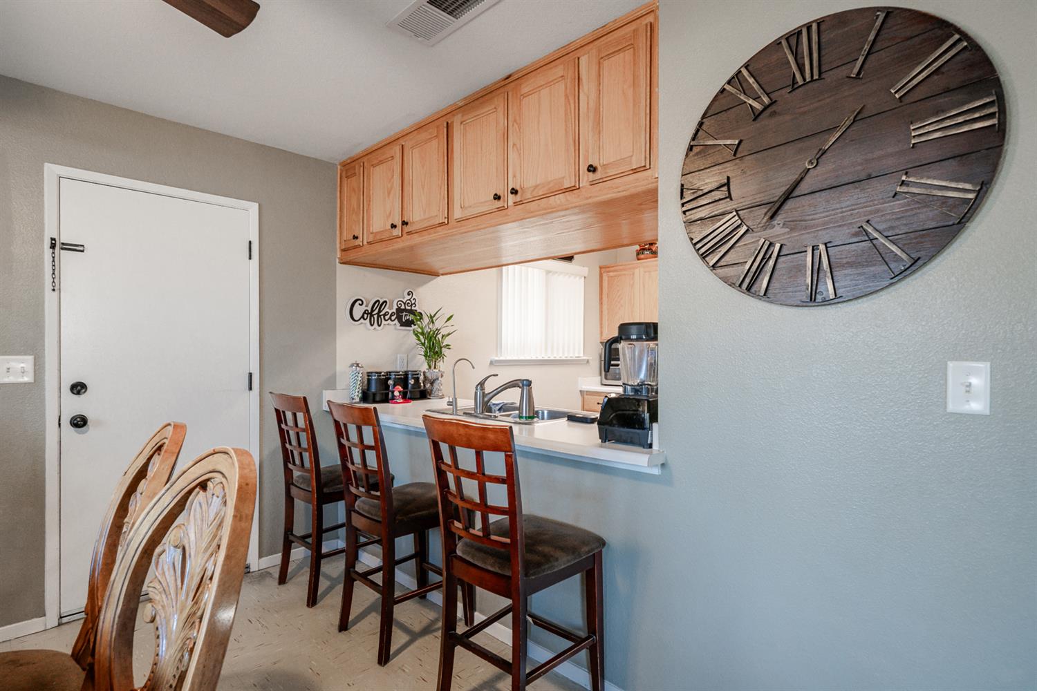 718 S D St, Madera, CA 93638