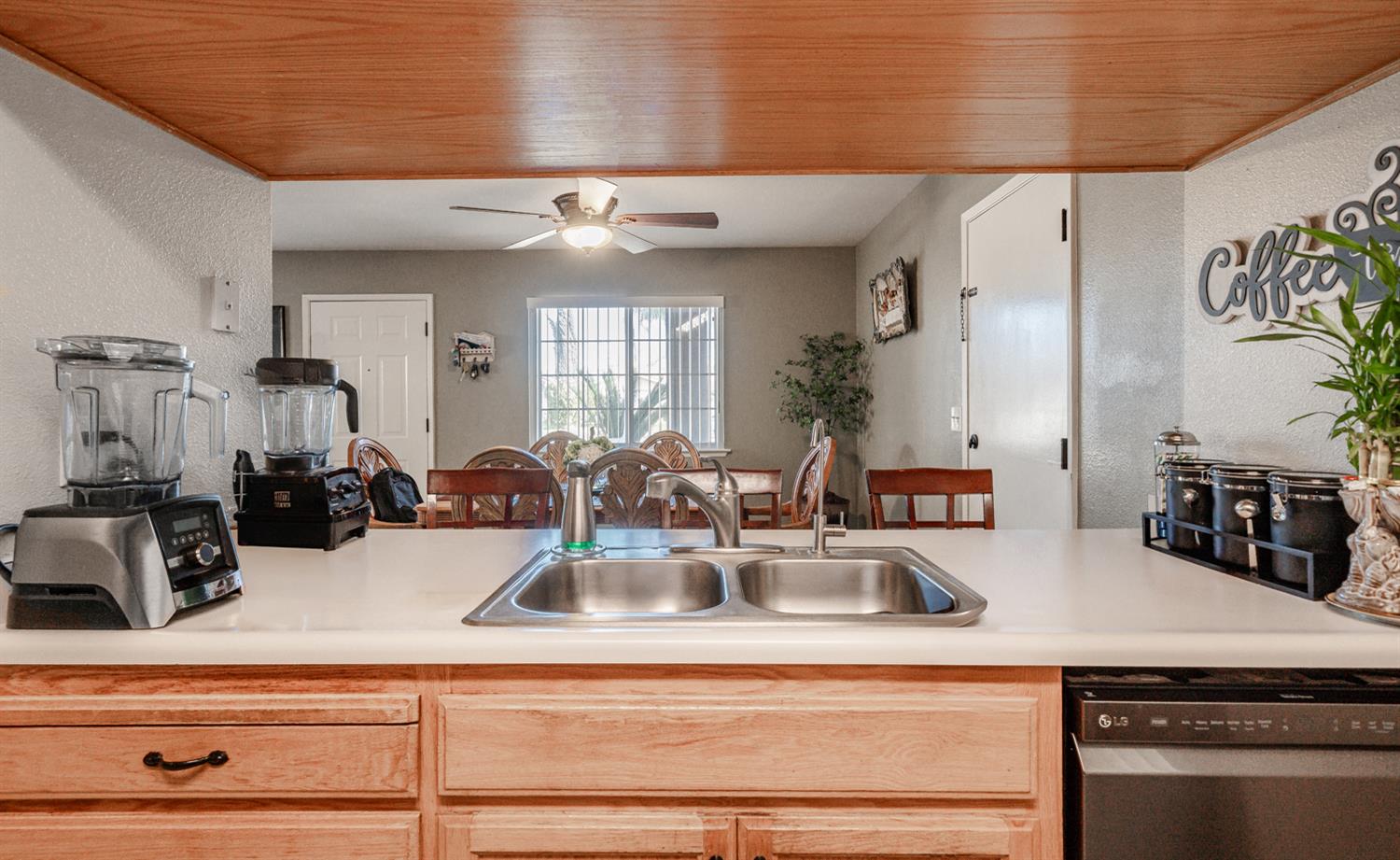 718 S D St, Madera, CA 93638