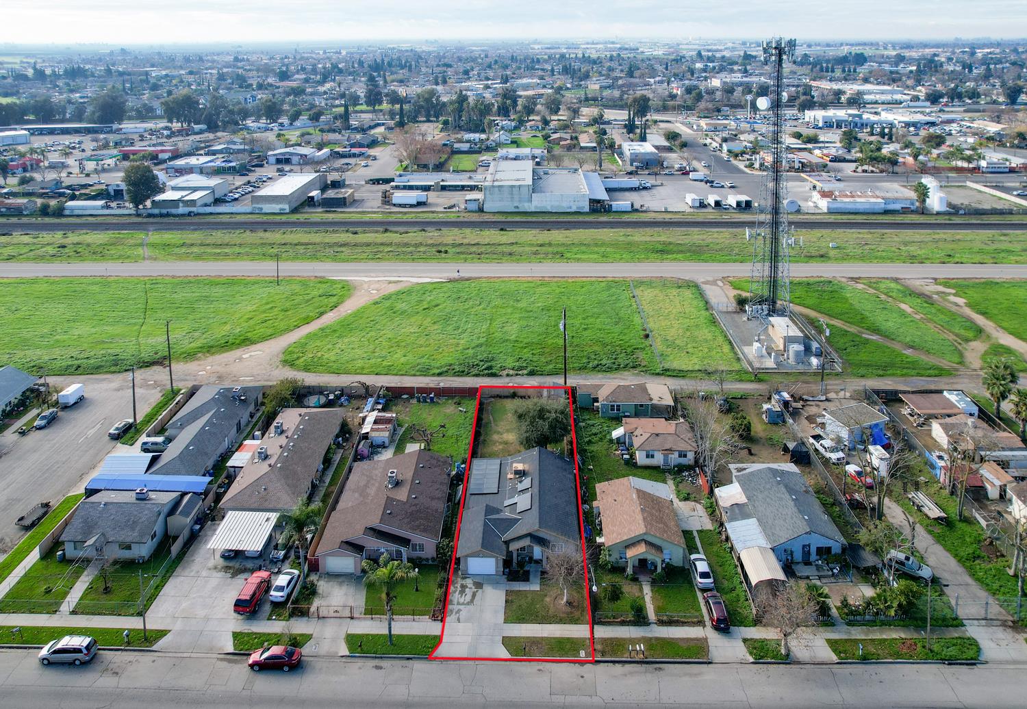 718 S D St, Madera, CA 93638