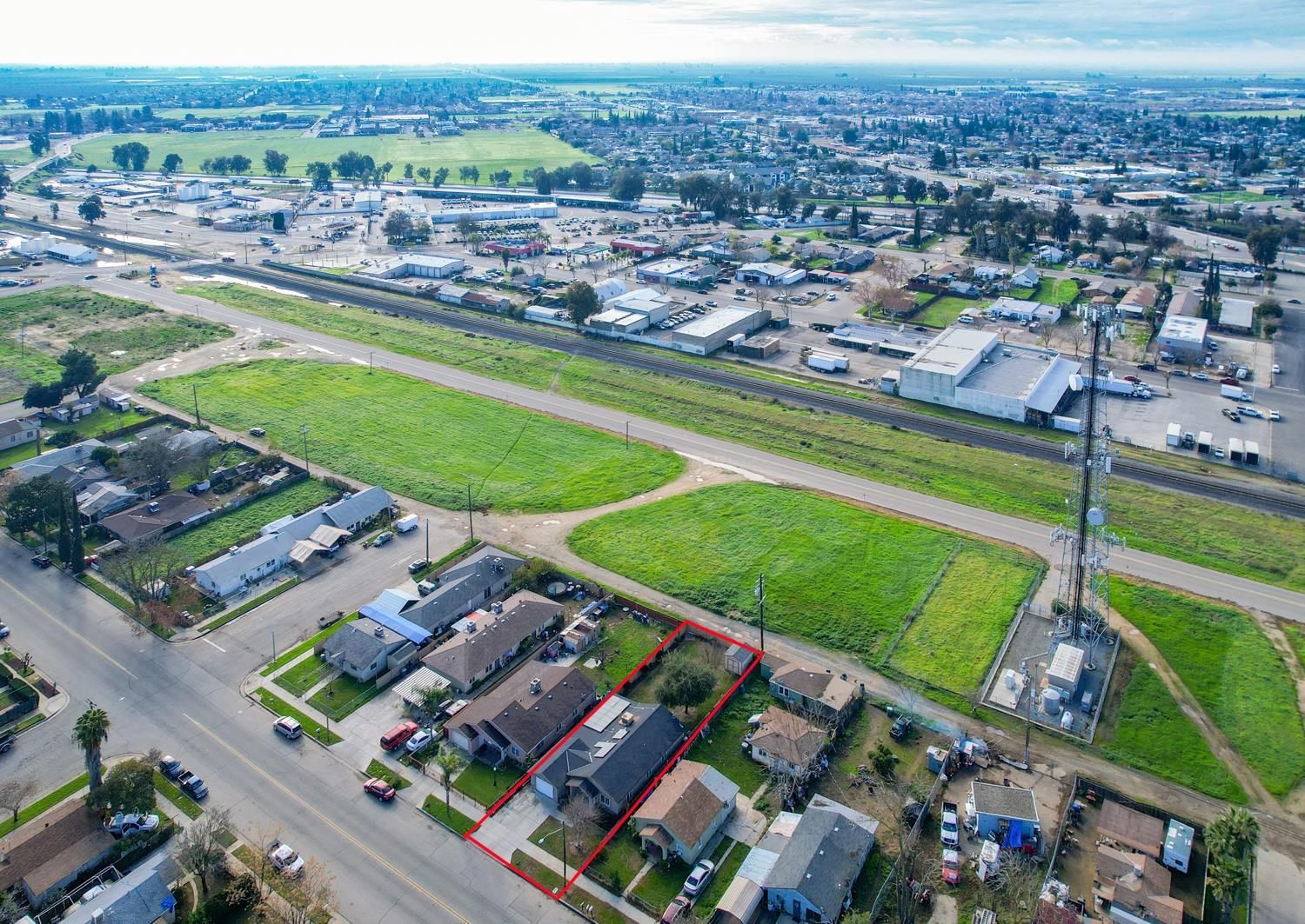 718 S D St, Madera, CA 93638