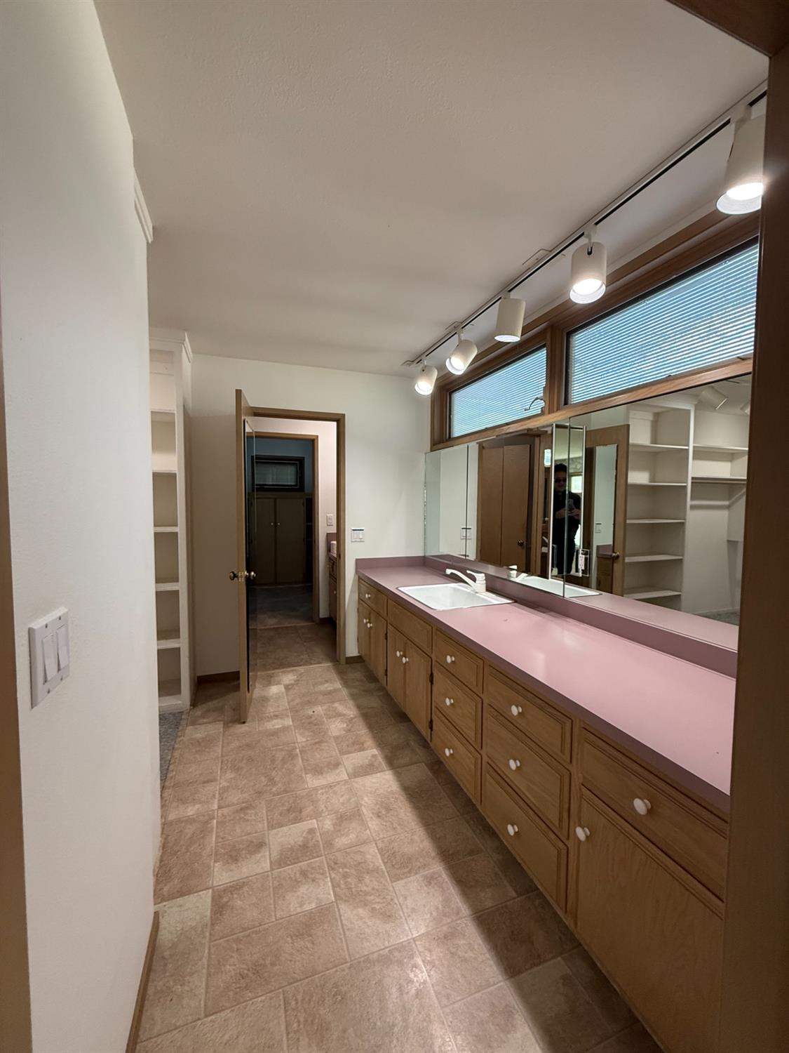 2405 Country Club Ln, Selma, CA 93662