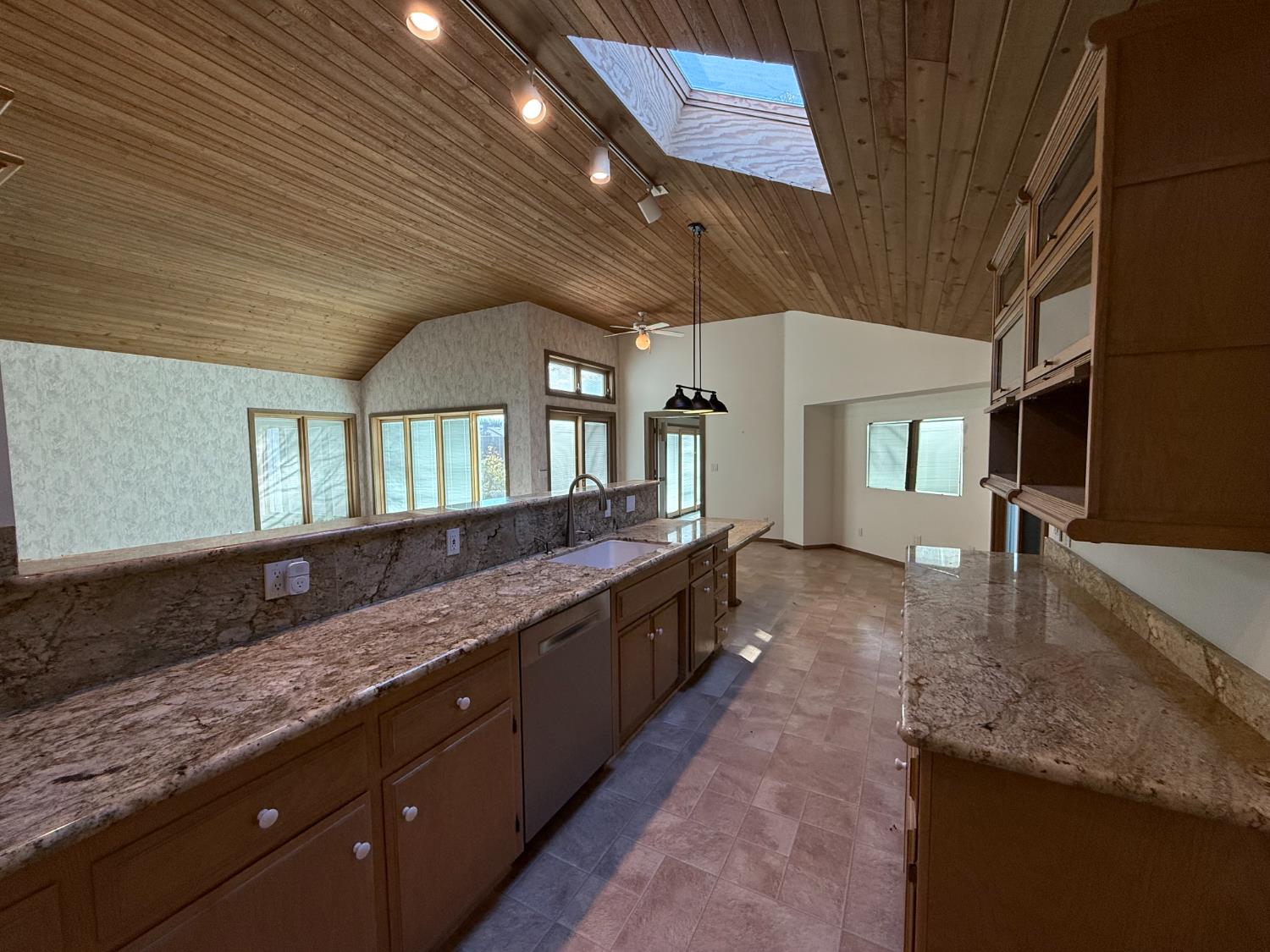 2405 Country Club Ln, Selma, CA 93662