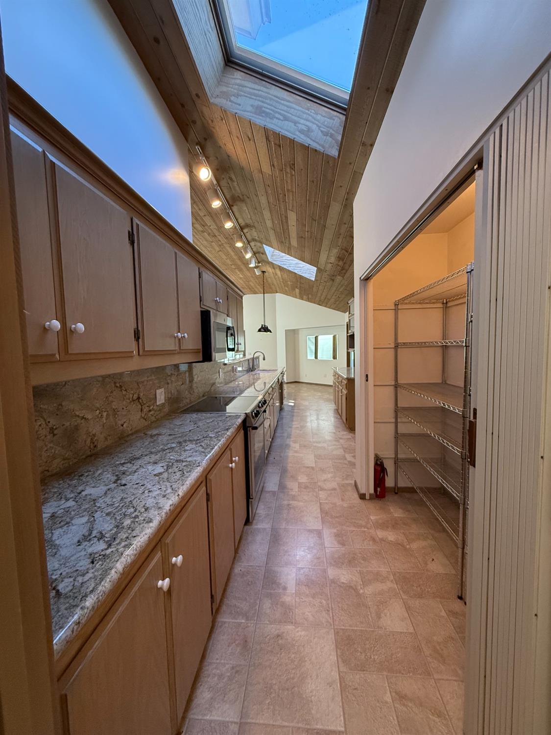 2405 Country Club Ln, Selma, CA 93662