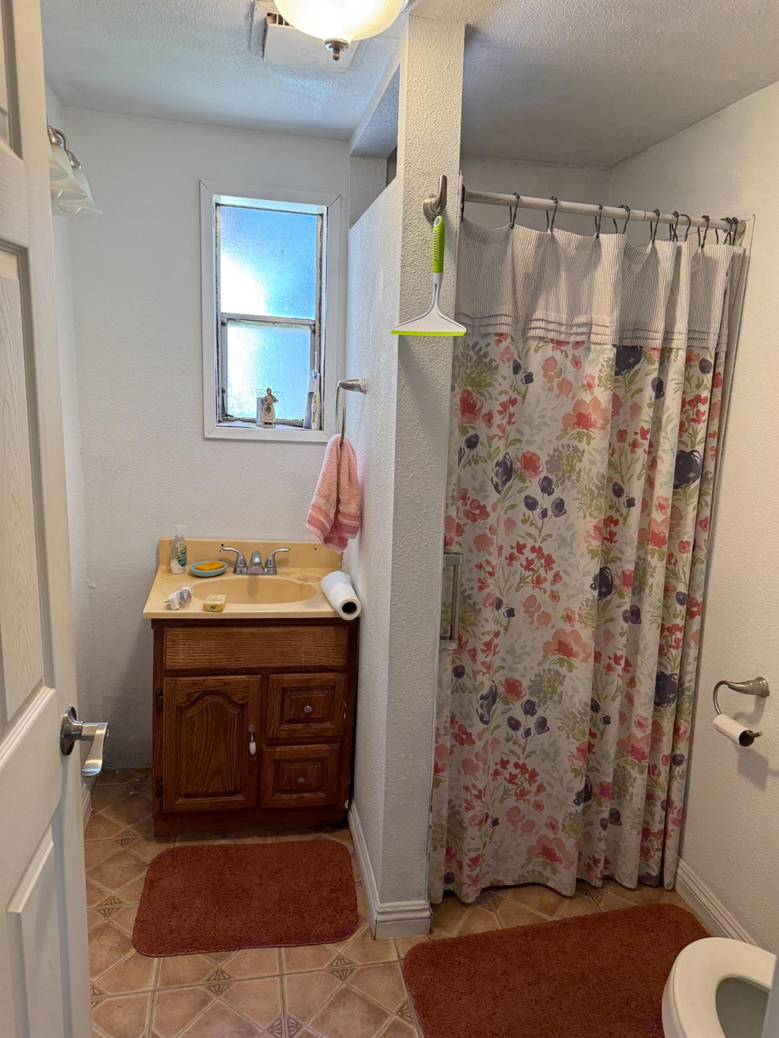 2384 N Bryan, Fresno, CA 93723