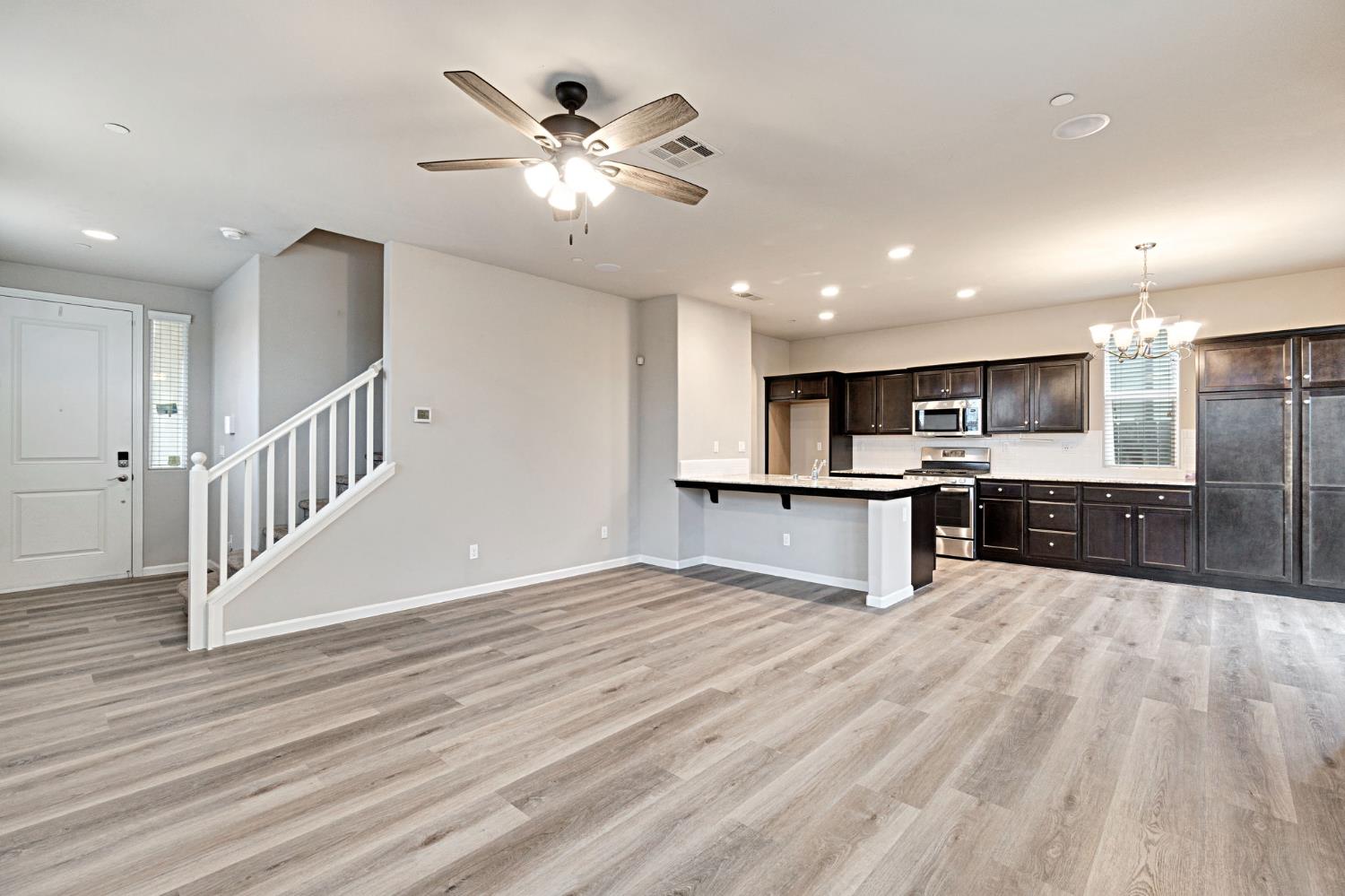 1312 Joy Dr, Clovis, CA 93619