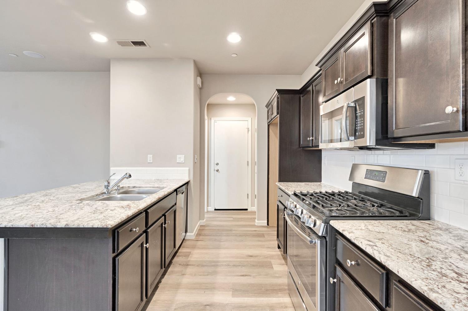 1312 Joy Dr, Clovis, CA 93619