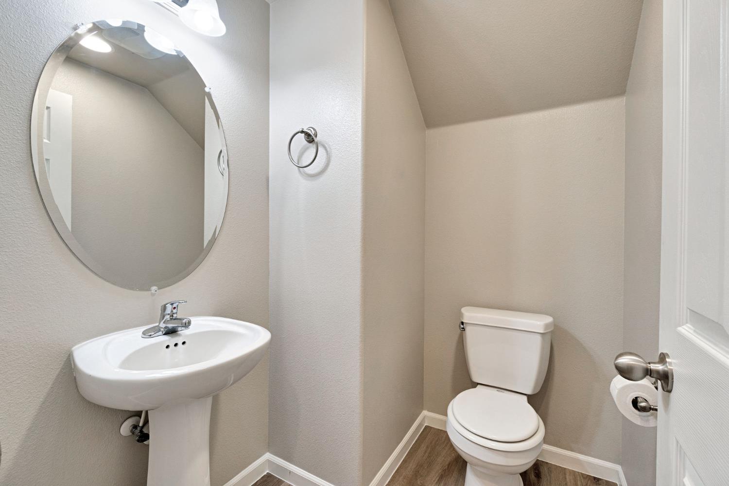 1312 Joy Dr, Clovis, CA 93619