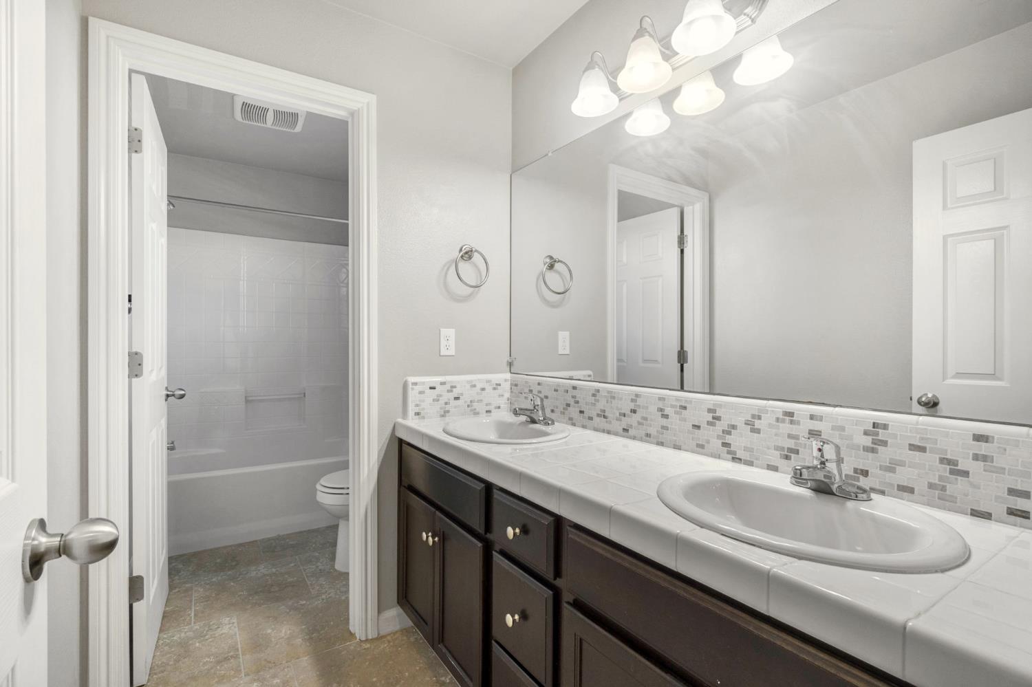 1312 Joy Dr, Clovis, CA 93619