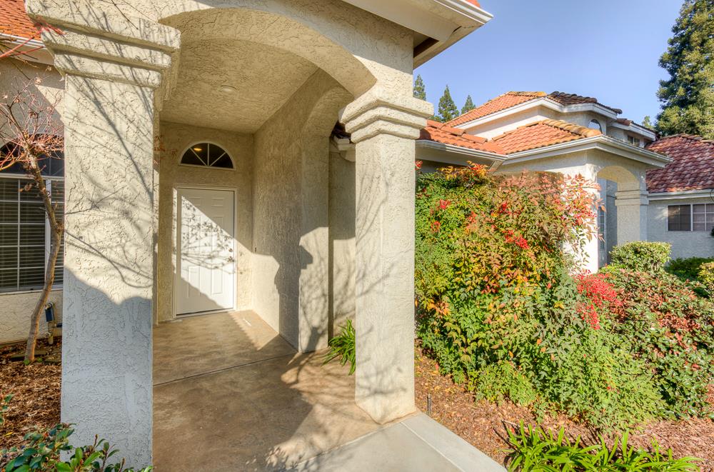 8273 N Yorktown Dr, Fresno, CA 93720