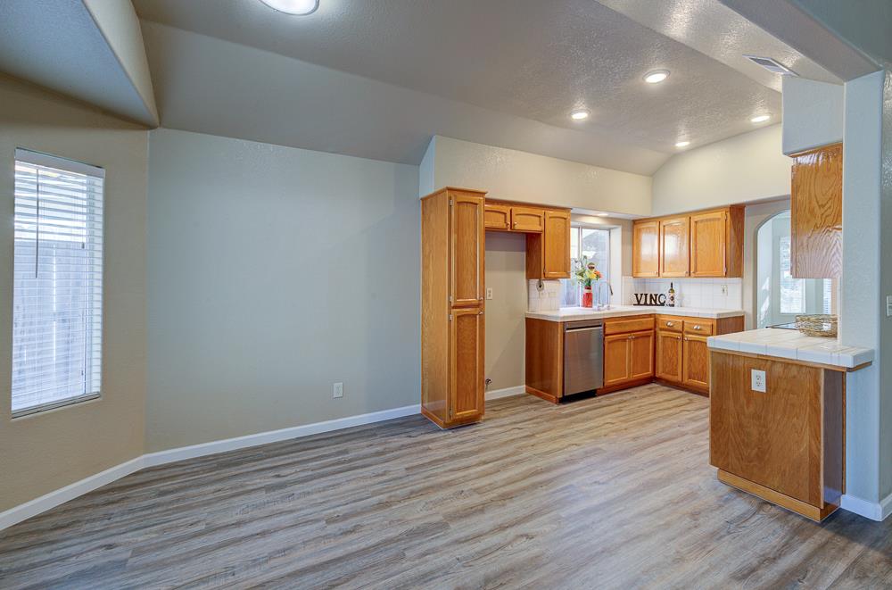 8273 N Yorktown Dr, Fresno, CA 93720