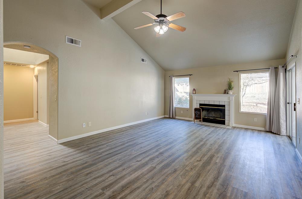 8273 N Yorktown Dr, Fresno, CA 93720