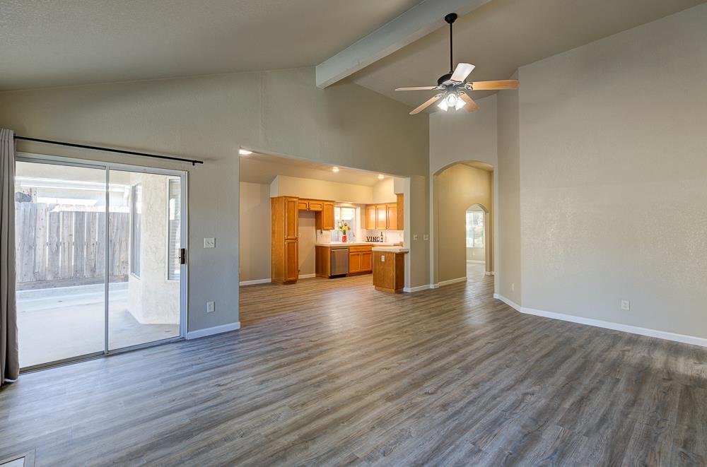 8273 N Yorktown Dr, Fresno, CA 93720