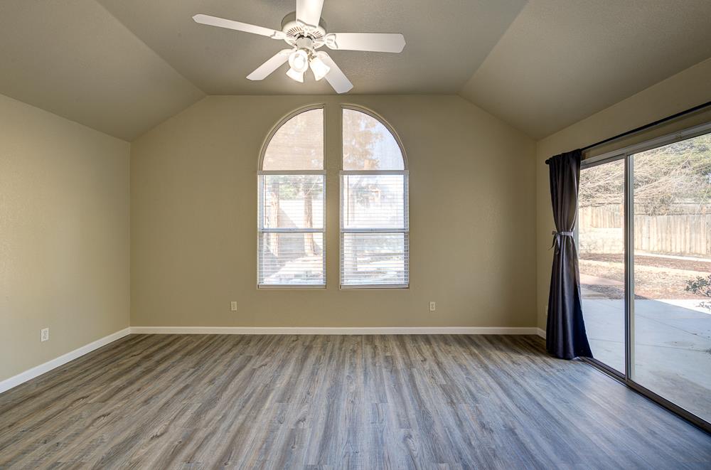 8273 N Yorktown Dr, Fresno, CA 93720