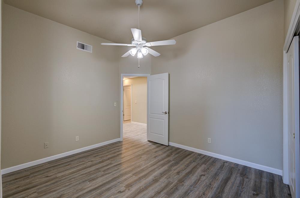 8273 N Yorktown Dr, Fresno, CA 93720