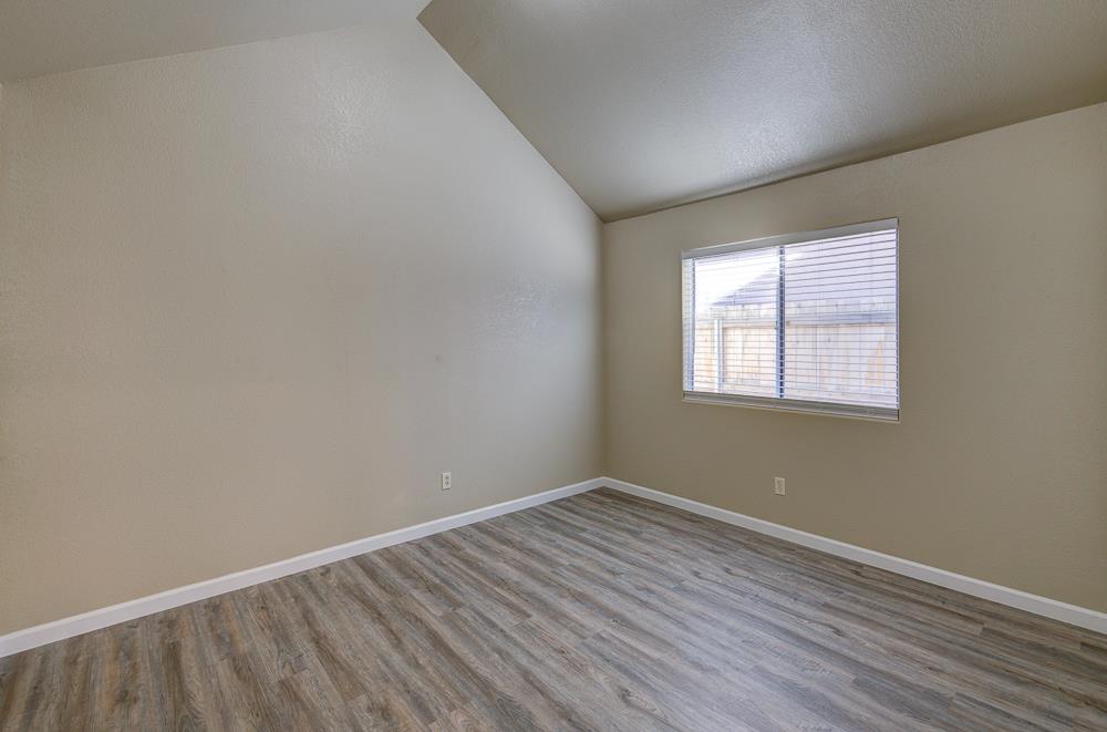 8273 N Yorktown Dr, Fresno, CA 93720