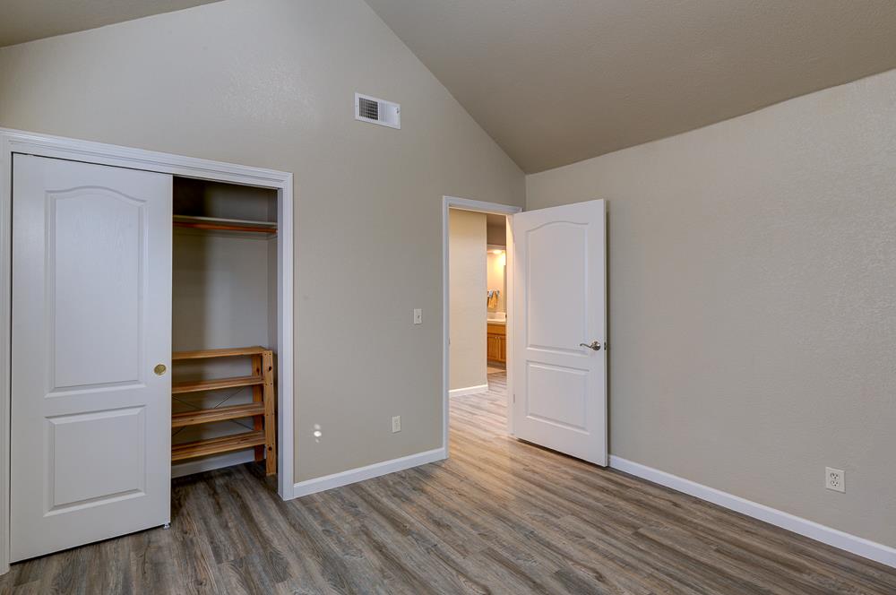 8273 N Yorktown Dr, Fresno, CA 93720