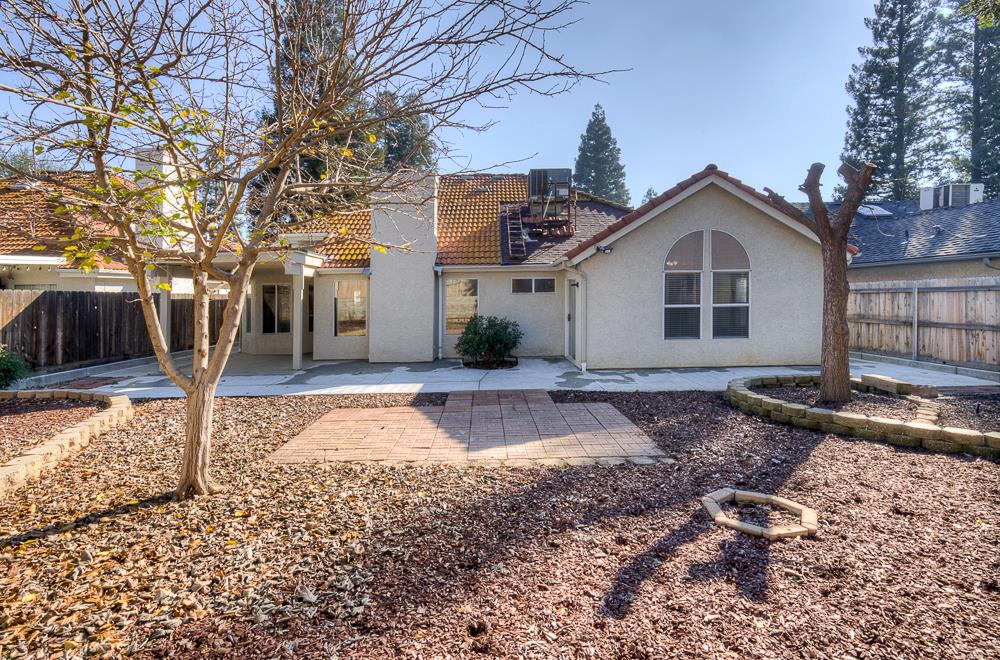 8273 N Yorktown Dr, Fresno, CA 93720