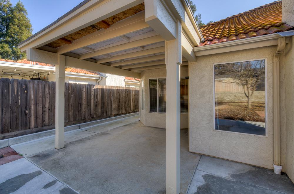 8273 N Yorktown Dr, Fresno, CA 93720