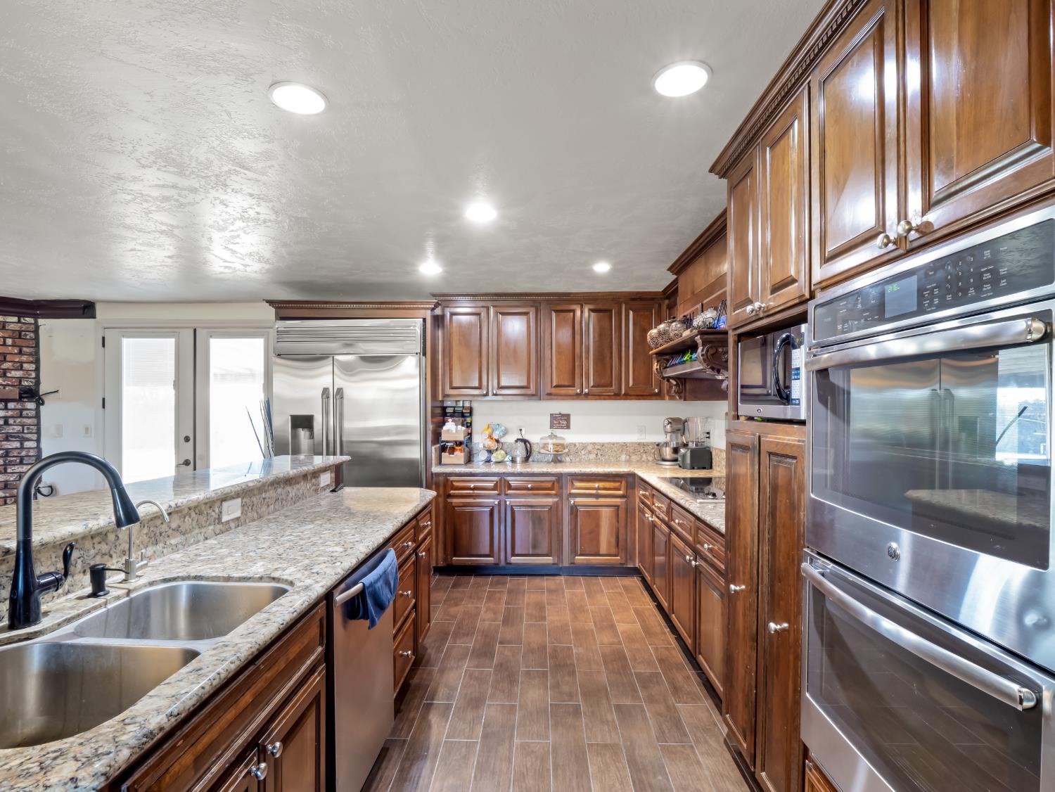 16998 Rio Plaza Rd, Madera, CA 93636