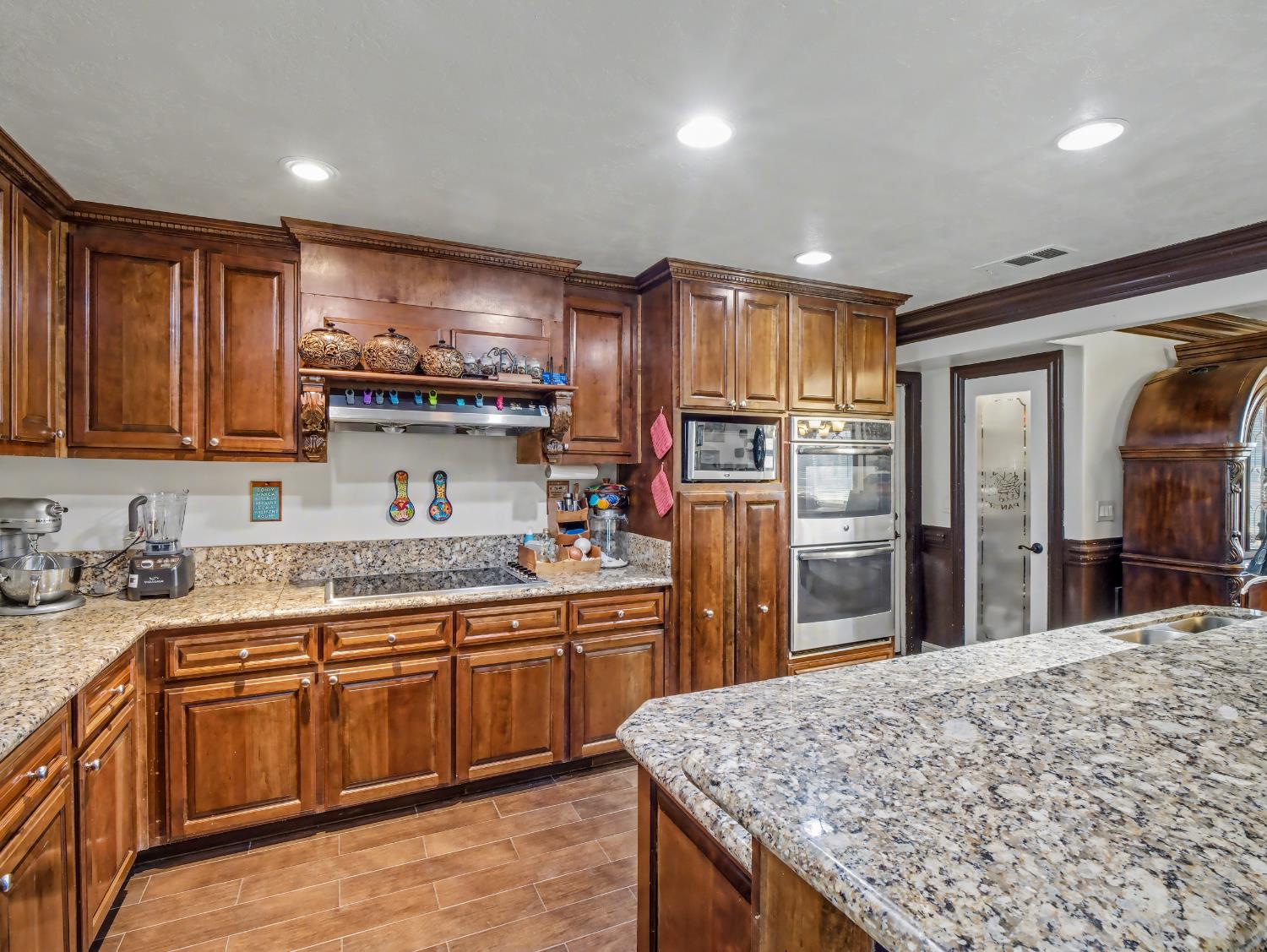 16998 Rio Plaza Rd, Madera, CA 93636