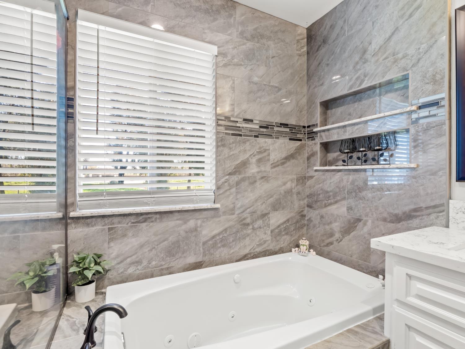 16998 Rio Plaza Rd, Madera, CA 93636