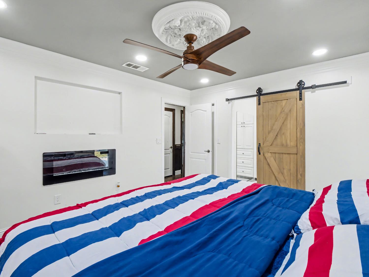 16998 Rio Plaza Rd, Madera, CA 93636