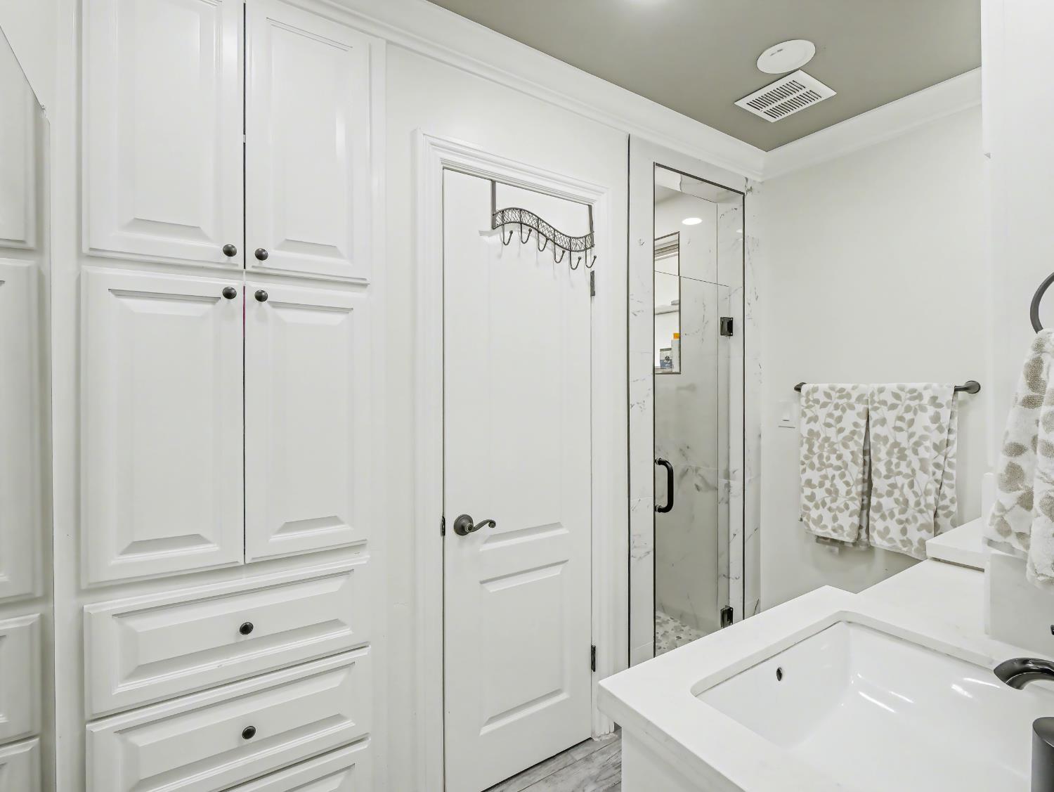 16998 Rio Plaza Rd, Madera, CA 93636