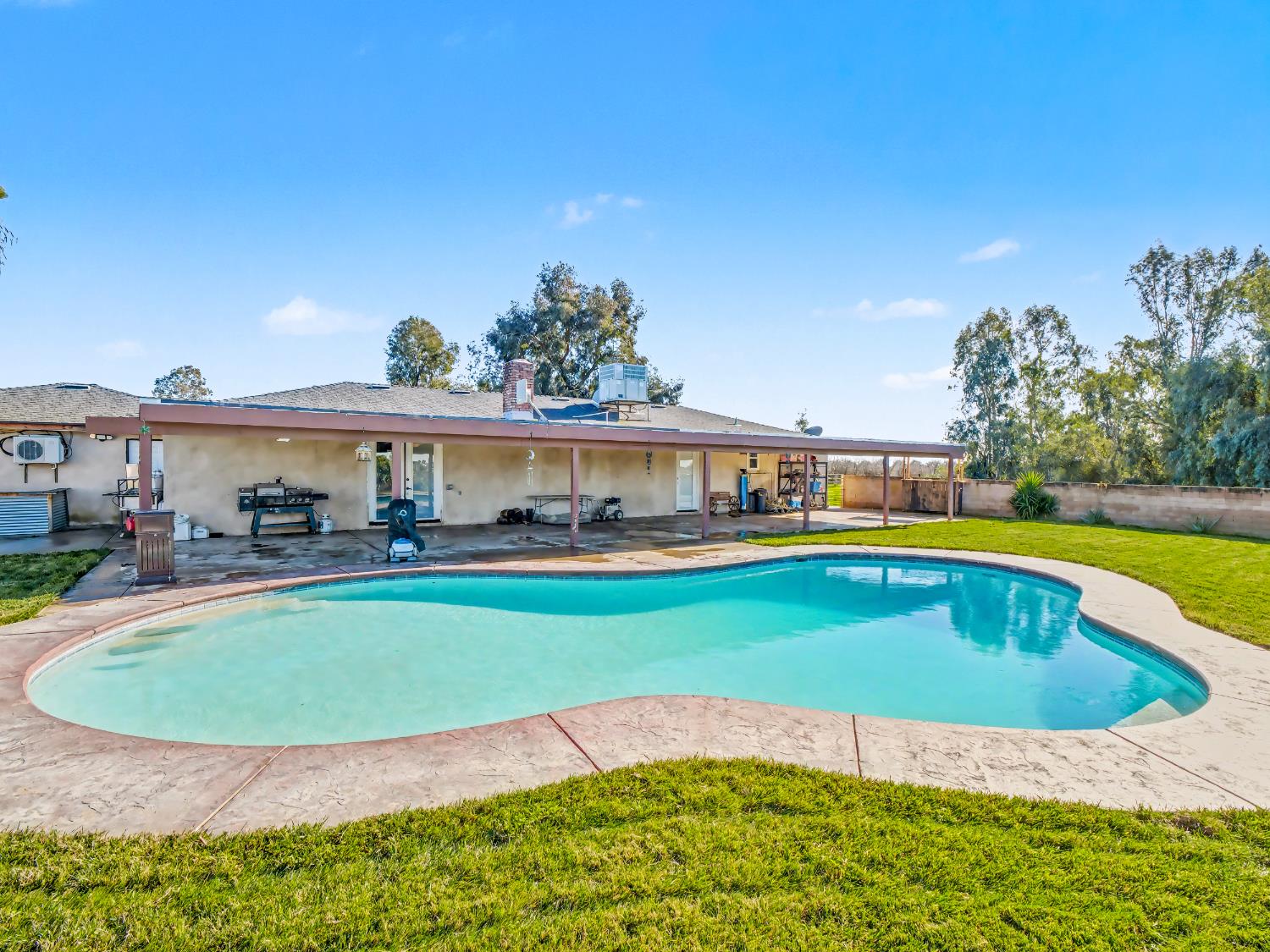 16998 Rio Plaza Rd, Madera, CA 93636