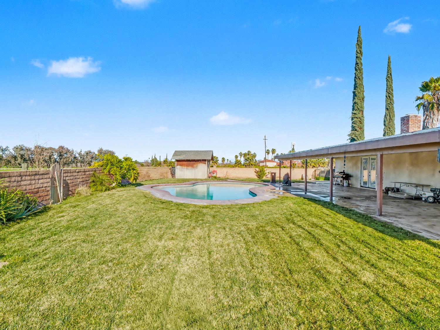 16998 Rio Plaza Rd, Madera, CA 93636