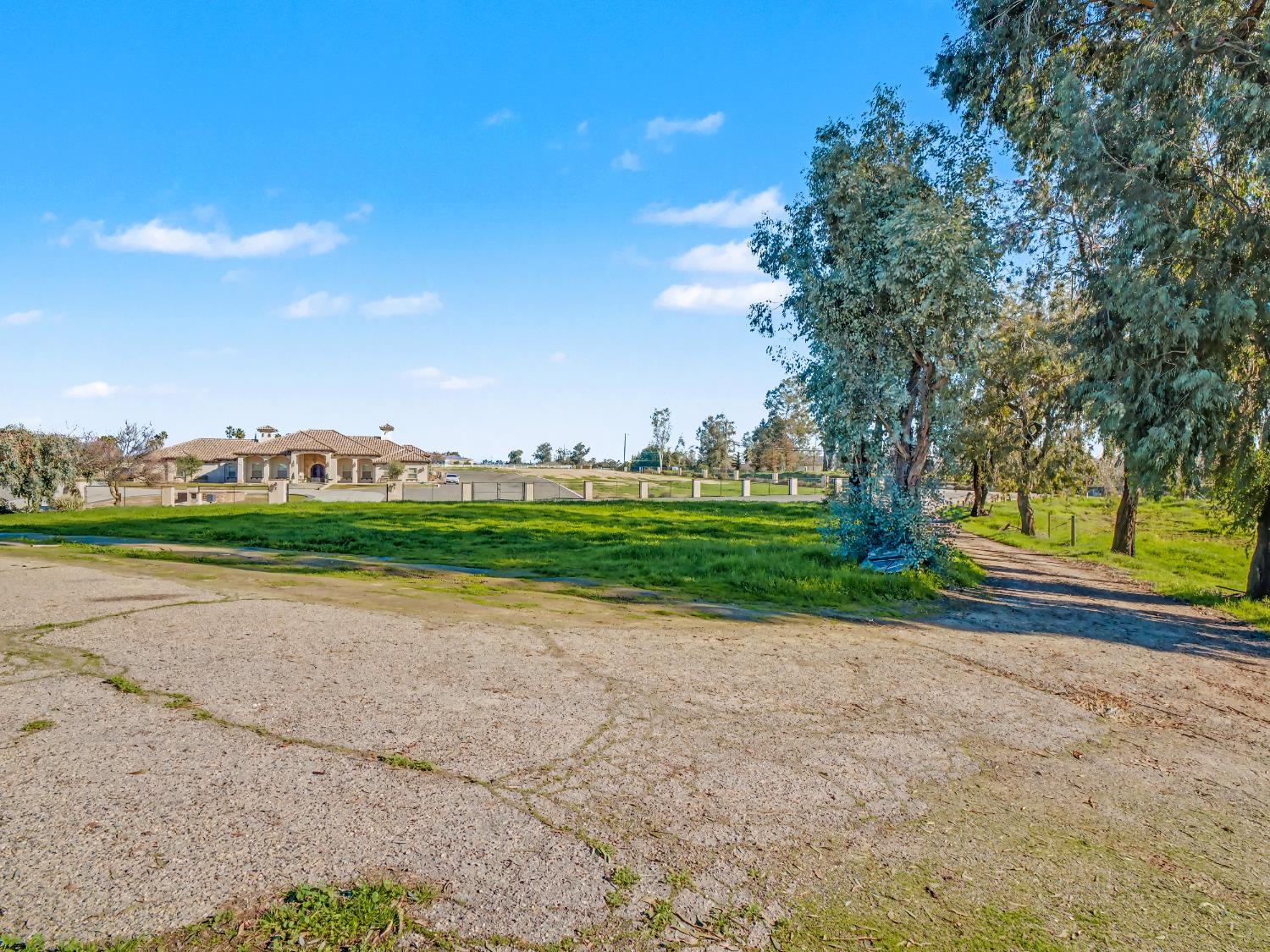 16998 Rio Plaza Rd, Madera, CA 93636