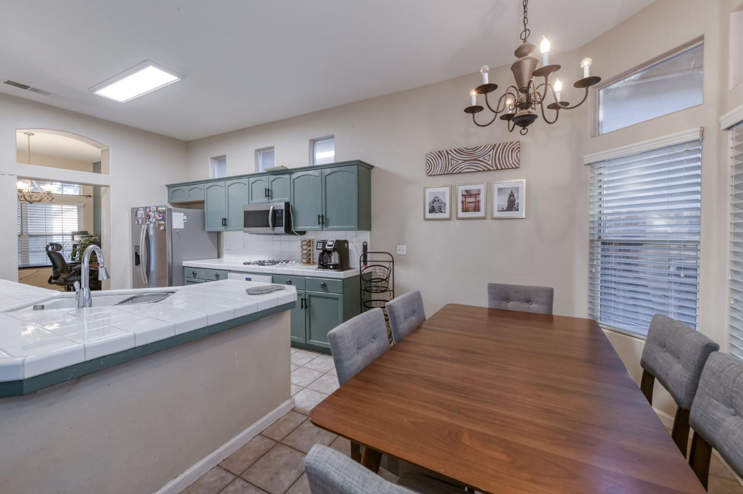 7839 N Carnegie Ave, Fresno, CA 93722